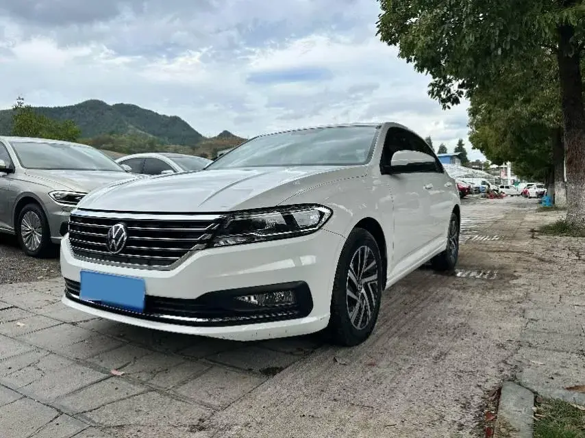 2022 Volkswagen Sagitar 1.2T 116HP L4 7DCT
