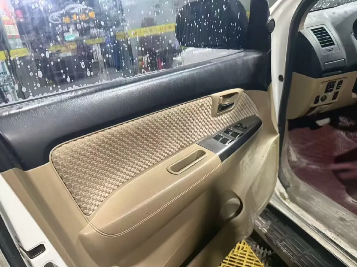 2011 Volvo C30 2.0L 145HP L4 6DCT,autocango,china used car exporter,china ev exporter,chinese used car exporter,chinese used ev exporter