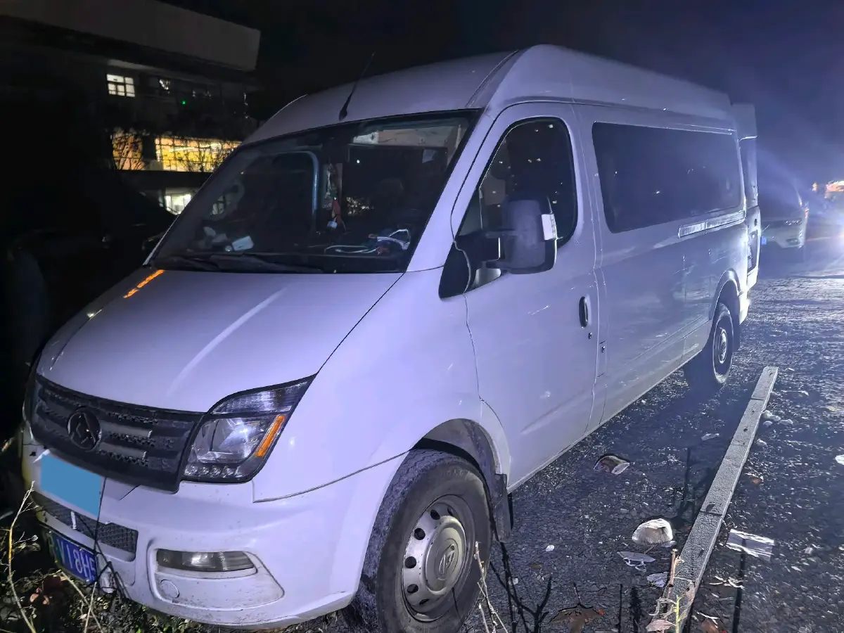 2021 MAXUS XinTu V80 2.0T 139HP L4 6MT