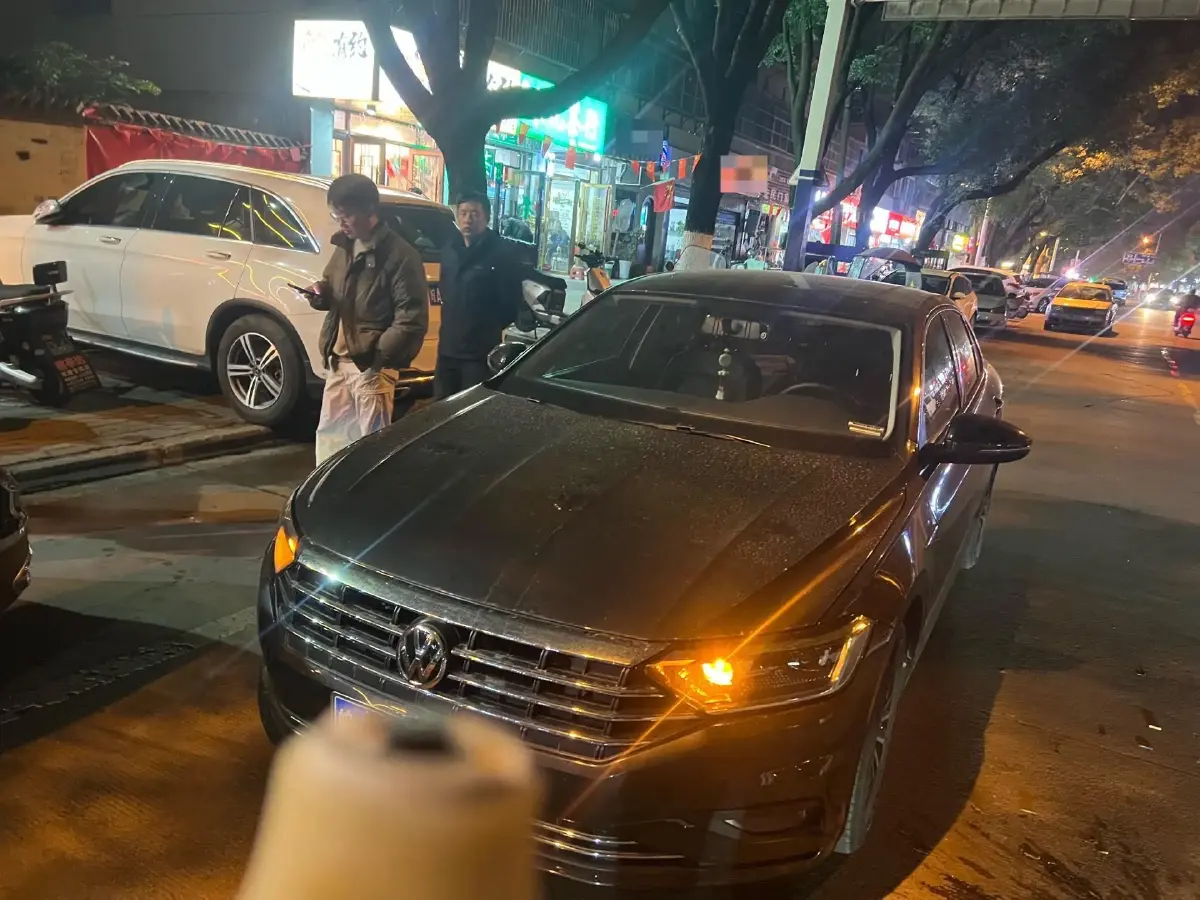 2020 Volkswagen Sagitar 1.2T 116HP L4 7DCT