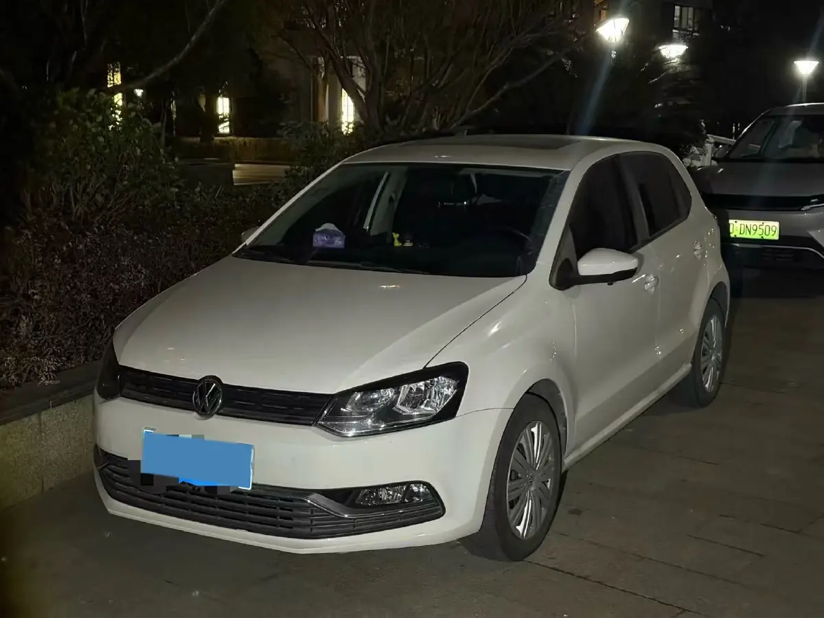 2016 Volkswagen Polo 1.6L 110HP L4 6AT