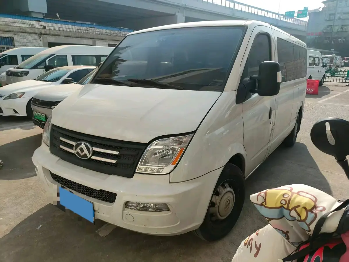 2023 MAXUS XinTu V80 2.0T 127HP L4 6MT