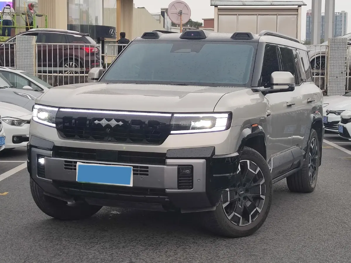 2025 FangChengBao Bao 8 2.0T 245HP L4 E-CVT PHEV 36.8KWH