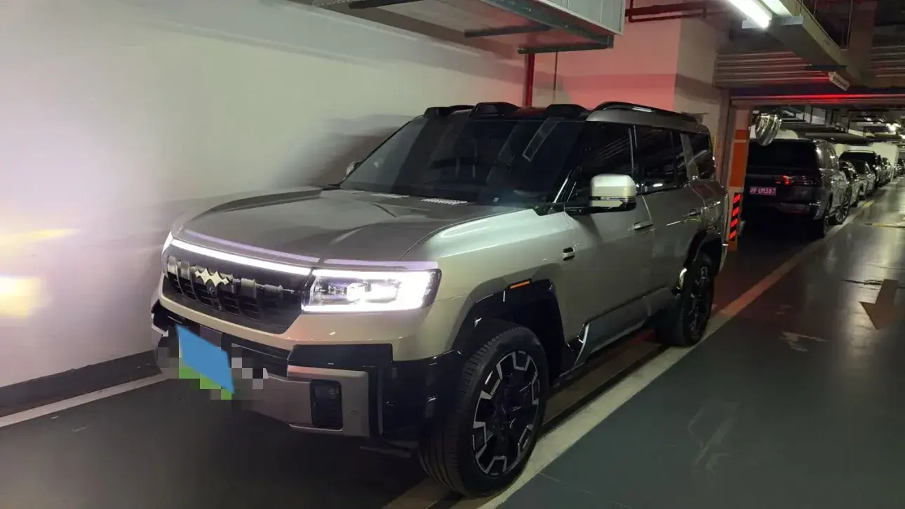 2025 FangChengBao Bao 8 2.0T 245HP L4 E-CVT PHEV 36.8KWH