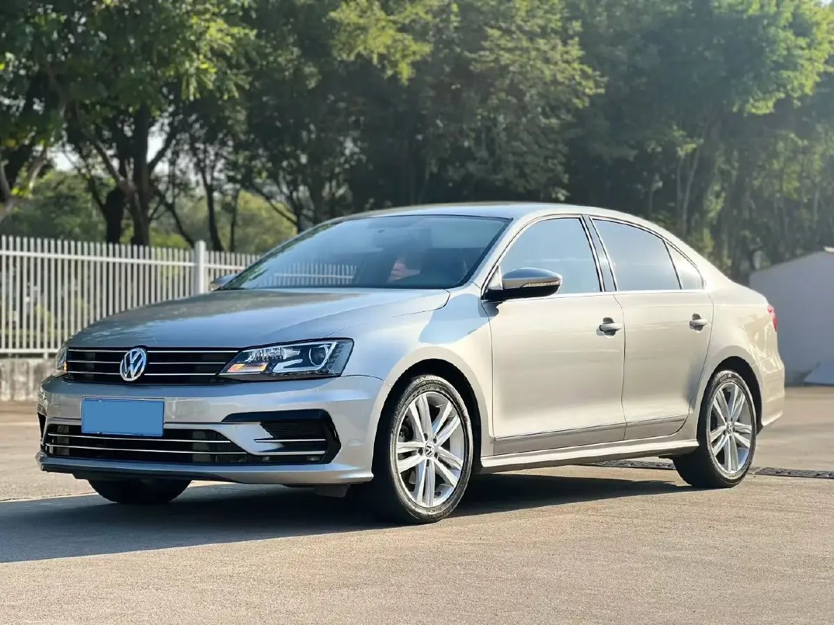 2018 Volkswagen Sagitar 1.4T 150HP L4 7DCT