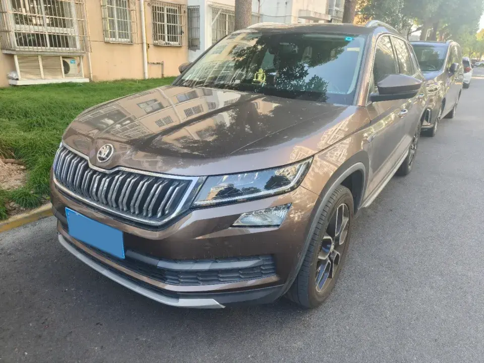 2019 Skoda Superb 2.0T 220HP L4 7DCT