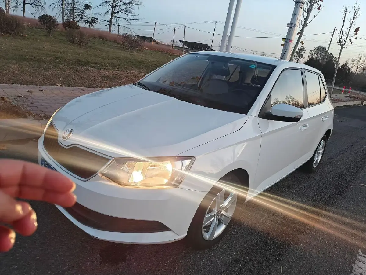 2017 Skoda Fabia 1.4L 90HP L4 6AT