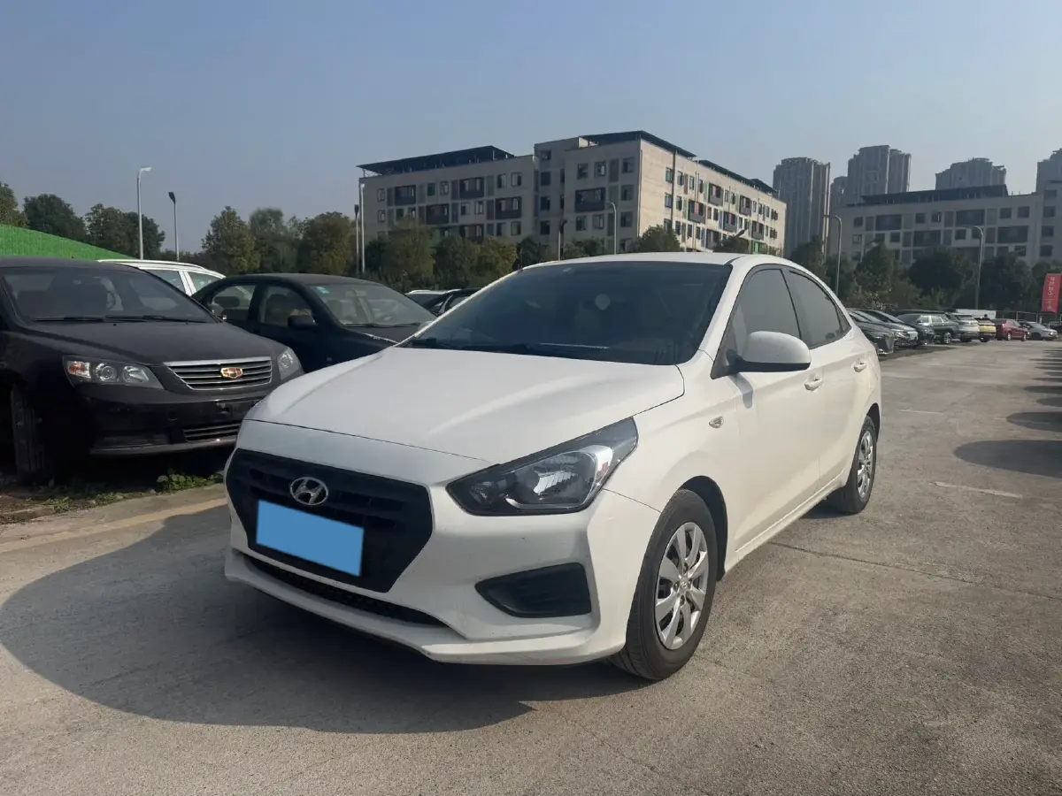 2017 Hyundai Reina 1.4L 95HP L4 5MT