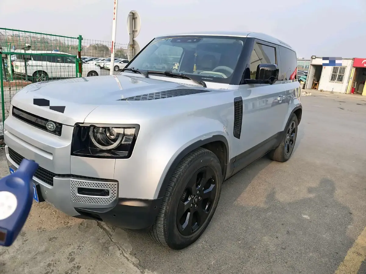 2022 Land Rover Defender 2.0T 300HP L4 8AT