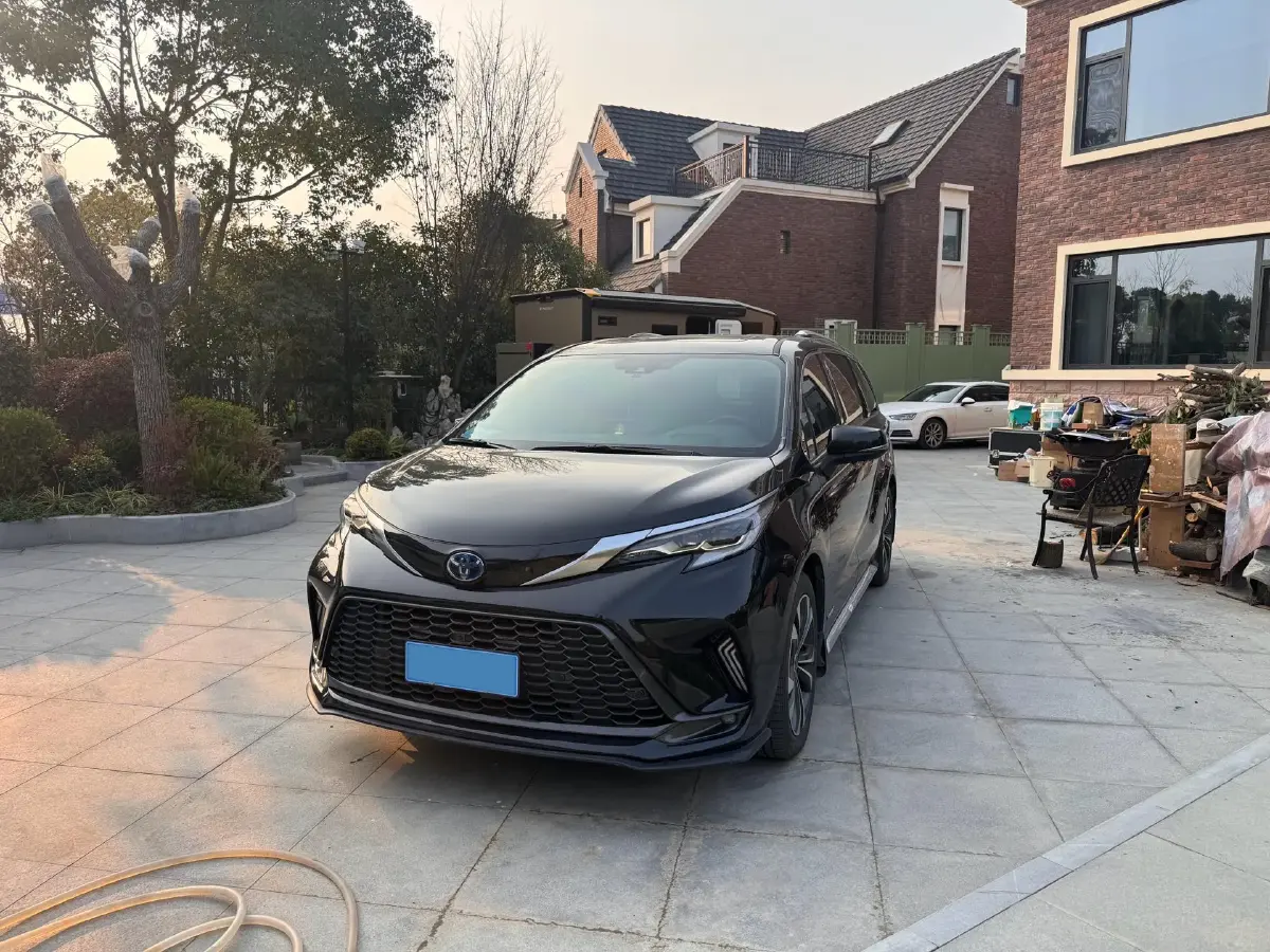 2023 Toyota Granvia 2.5L 189HP L4 E-CVT Hybrid