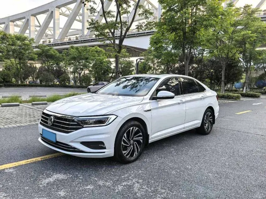 2021 Volkswagen Sagitar 1.2T 116HP L4 7DCT