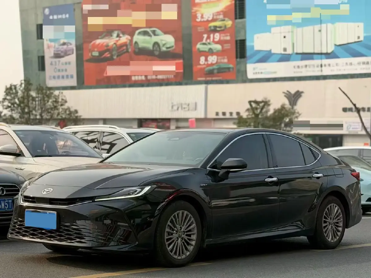 2024 Toyota Camry 2.0L 152HP L4 E-CVT Hybrid