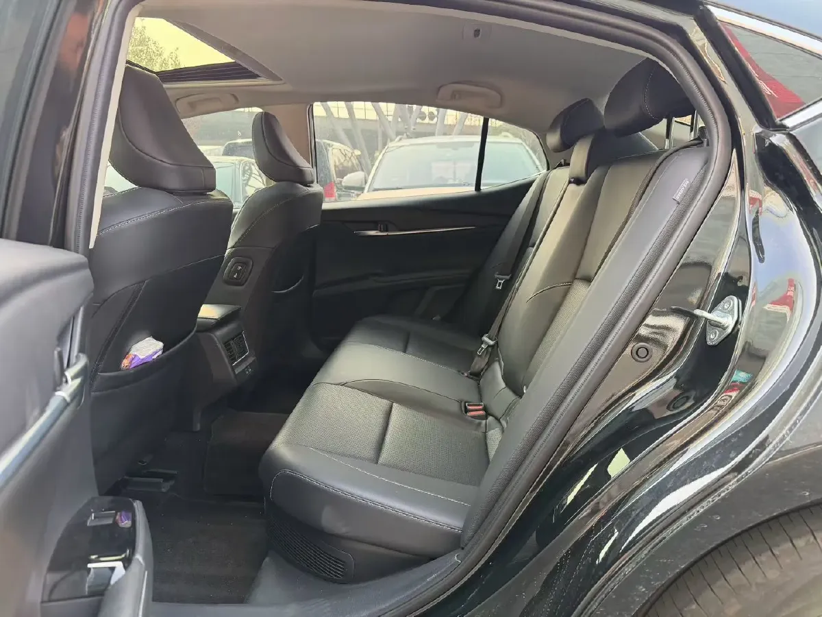 2024 Toyota Camry 2.0L 152HP L4 E-CVT Hybrid,autocango,china used car exporter,china ev exporter,chinese used car exporter,chinese used ev exporter