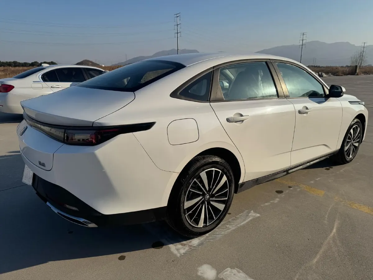 2025 ChangAn EadoPHEV 1.5L 98HP L4 E-CVT PHEV,autocango,china used car exporter,china ev exporter,chinese used car exporter,chinese used ev exporter