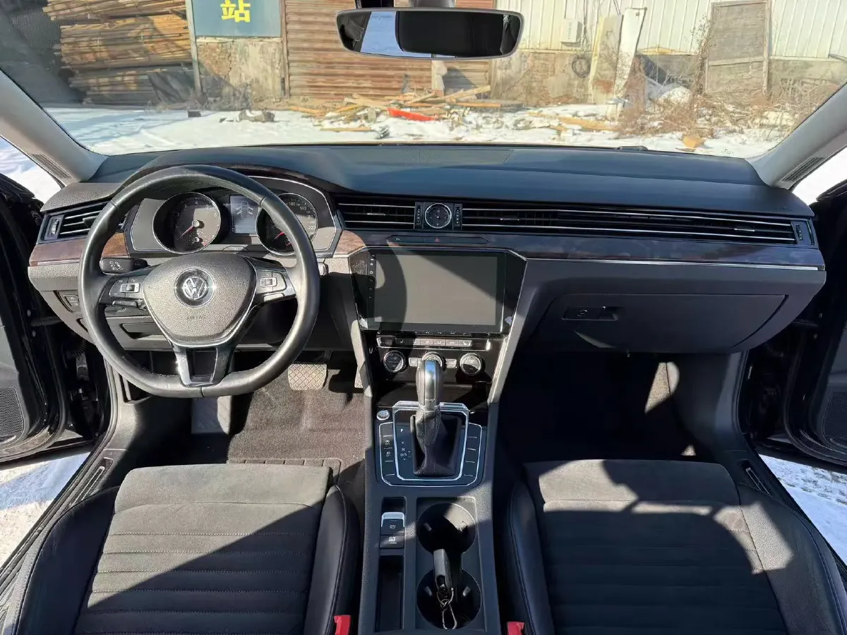 2018 Volkswagen Magotan 1.8T 180HP L4 7DCT,autocango,china used car exporter,china ev exporter,chinese used car exporter,chinese used ev exporter