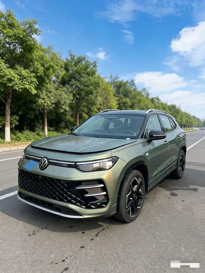 2025 Volkswagen Tayron 2.0T 220HP L4 7DCT