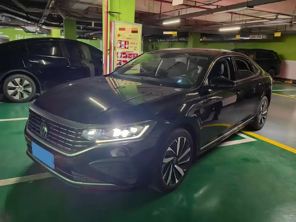 2024 Volkswagen Passat 2.0T 220HP L4 7DCT