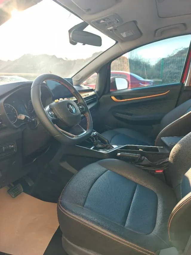 2022 Livan X3 PRO 1.5L 113HP L4 CVT,autocango,china used car exporter,china ev exporter,chinese used car exporter,chinese used ev exporter