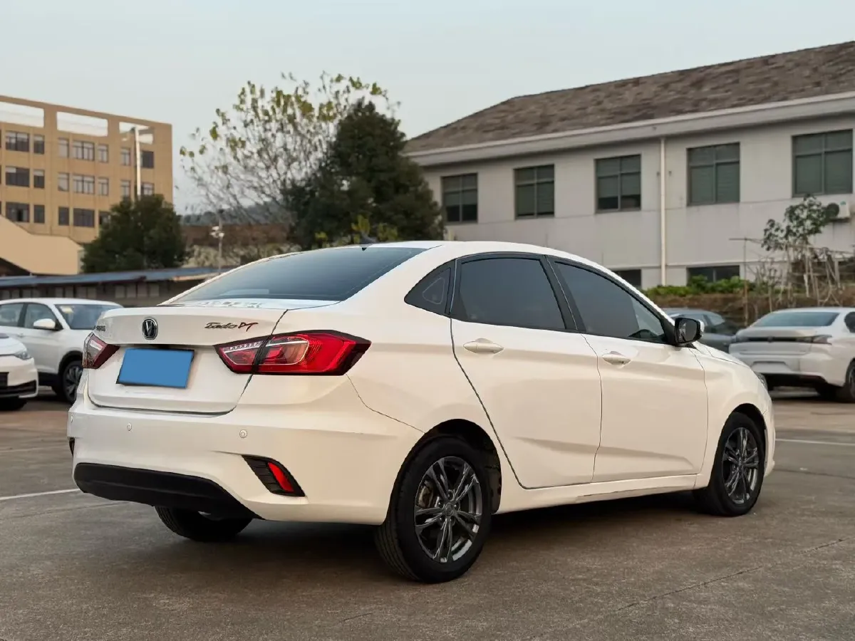 2019 ChangAn Eado DT 1.6L 125HP L4 5MT,autocango,china used car exporter,china ev exporter,chinese used car exporter,chinese used ev exporter