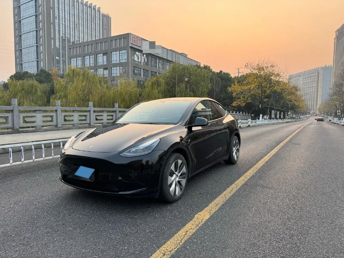 2022 Tesla Model Y BEV 60KWH