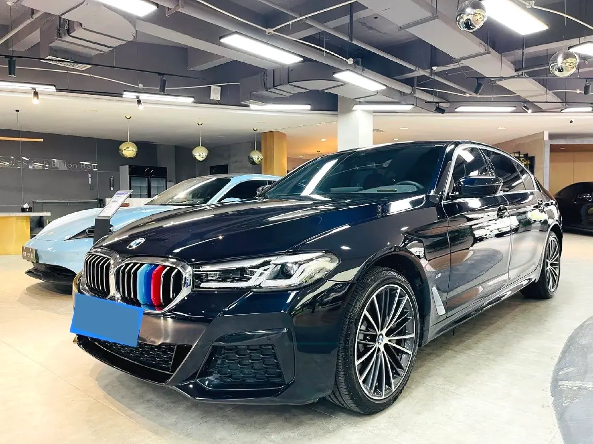 2022 BMW 5 Series 2.0T 252HP L4 8AT