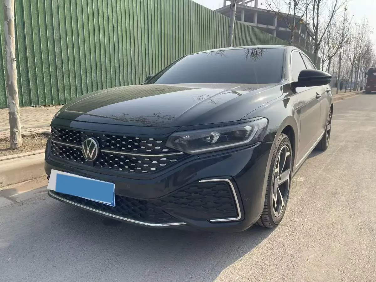 2023 Volkswagen Passat 2.0T 186HP L4 7DCT