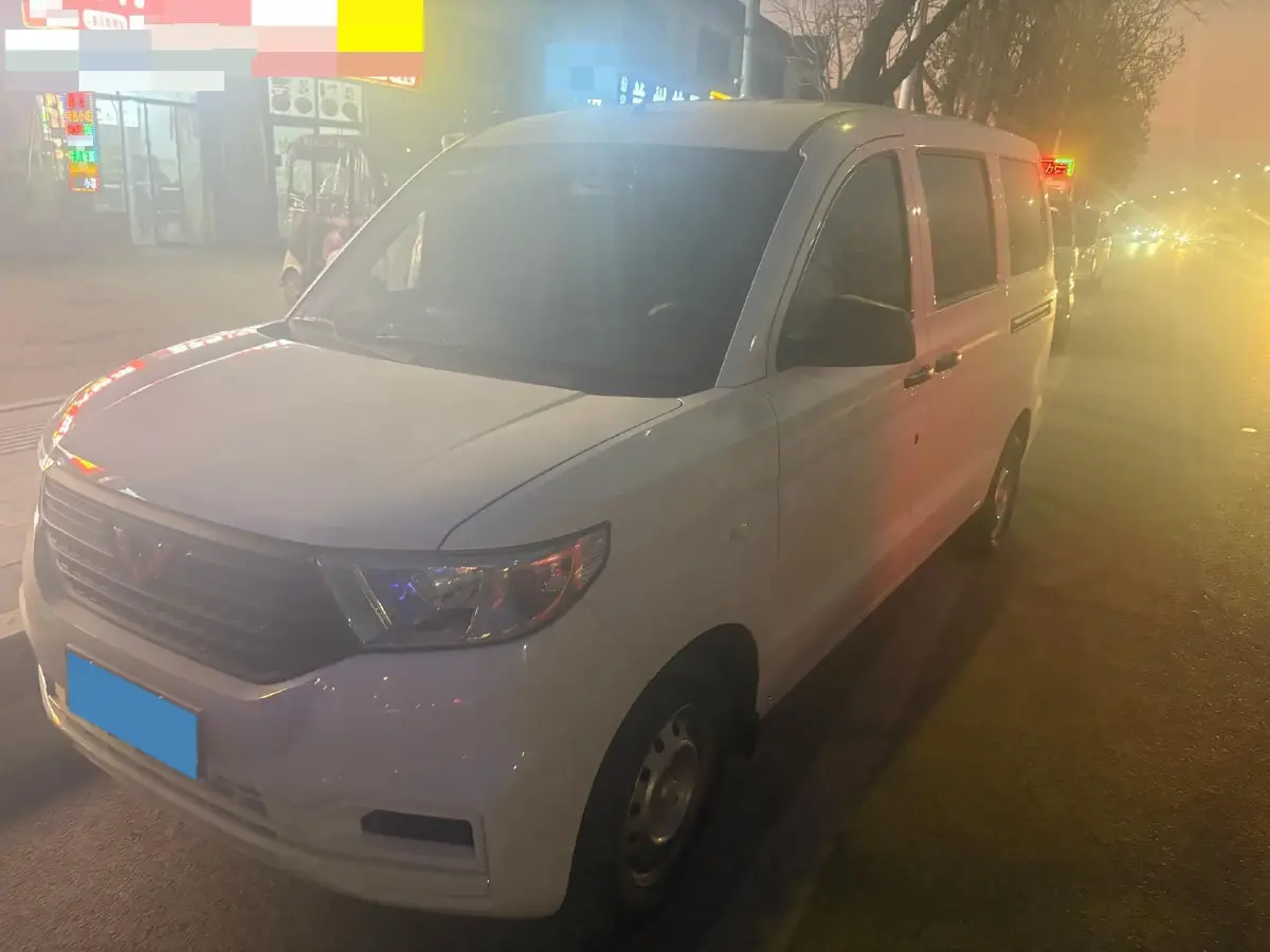 2022 WuLing HongGuang V 1.5L 99HP L4 6MT