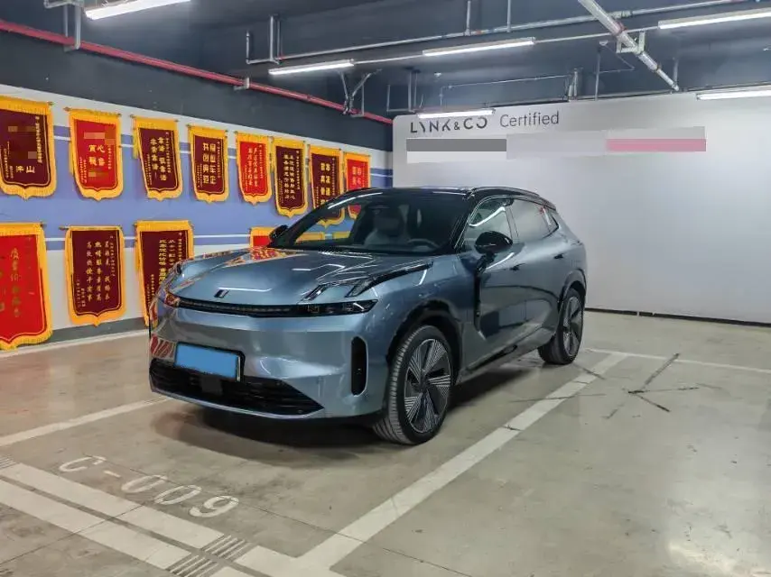 2025 LYNK&CO 08 EM-P 1.5T 163HP L4 3DHT PHEV 39.6/39.8KWH