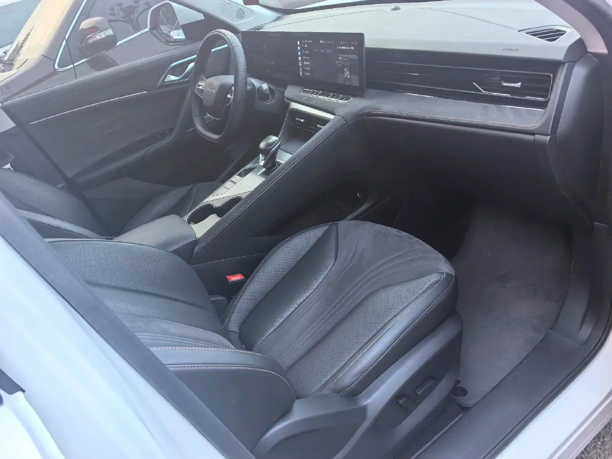 2024 Roewe D5X DMH 1.5T 150HP L4 2DHT PHEV 21.4KWH,autocango,china used car exporter,china ev exporter,chinese used car exporter,chinese used ev exporter