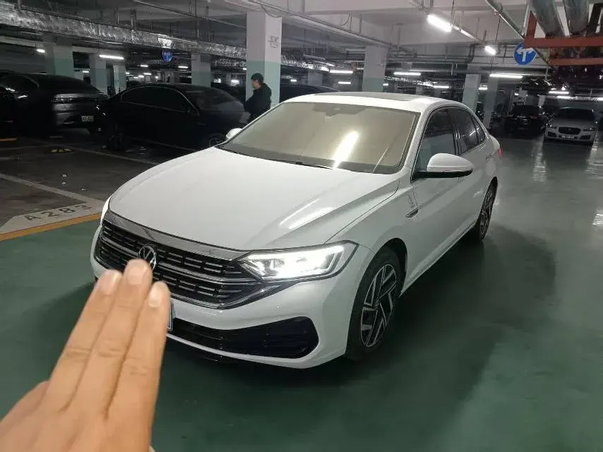 2023 Volkswagen Sagitar 1.5T 160HP L4 7DCT