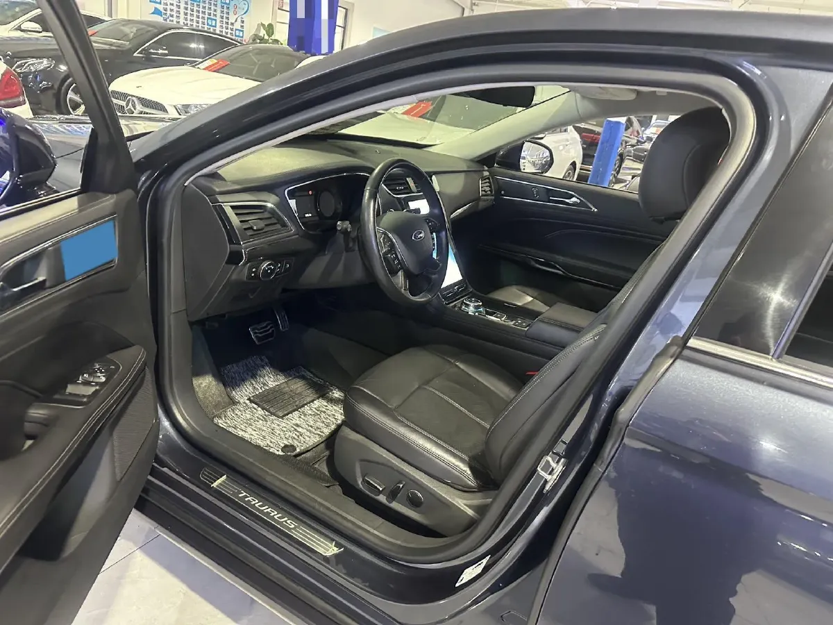 2019 Ford Taurus 2.0T 245HP L4 8AT,autocango,china used car exporter,china ev exporter,chinese used car exporter,chinese used ev exporter