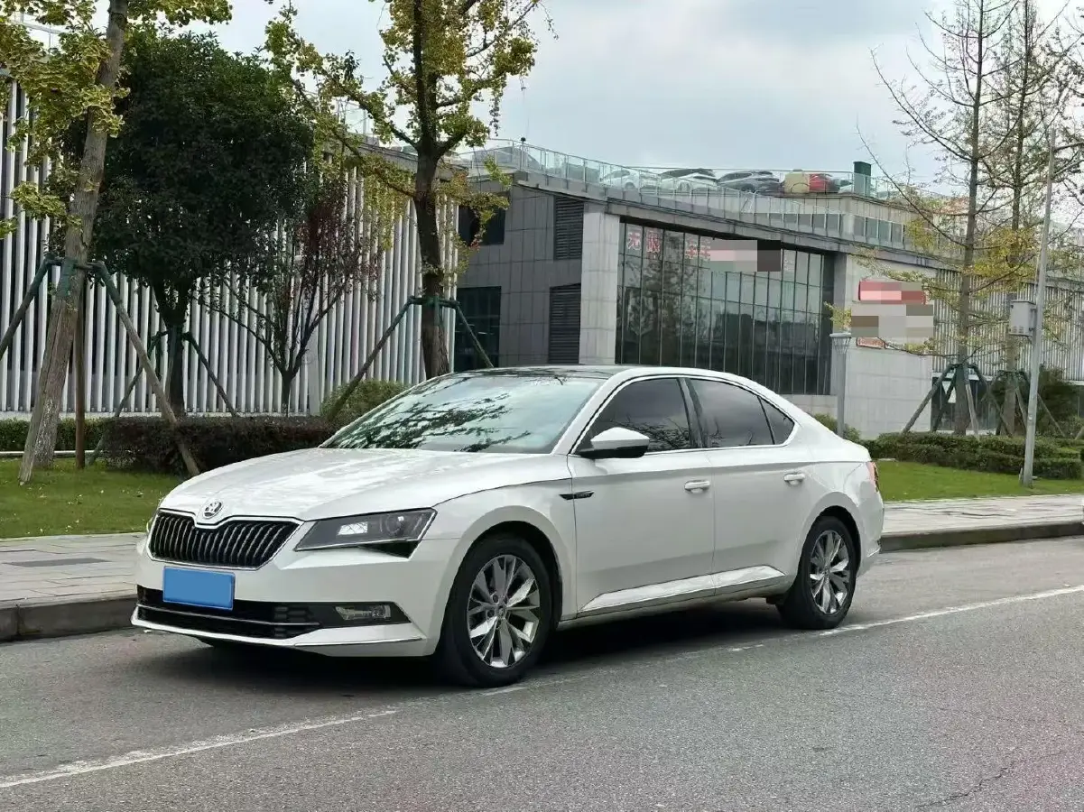 2018 Skoda Superb 1.8T 180HP L4 7DCT