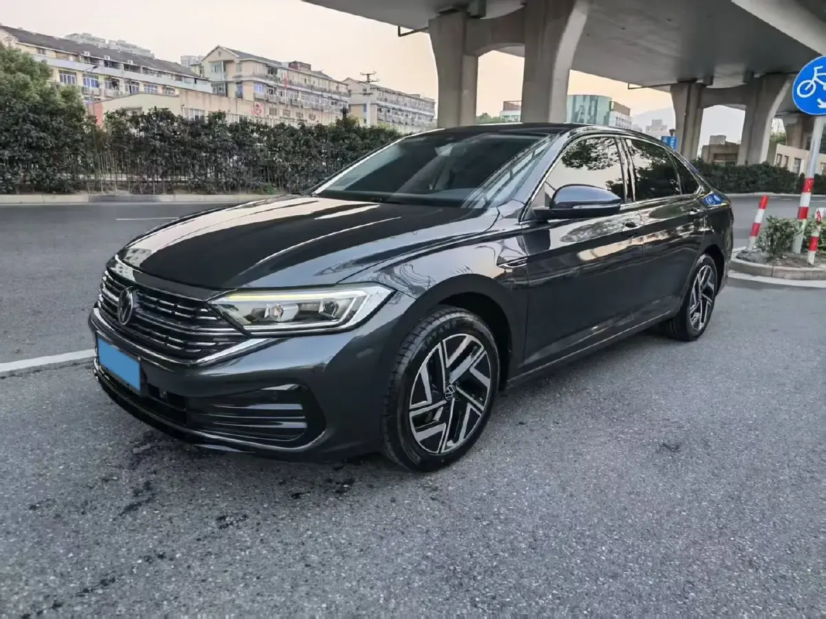 2024 Volkswagen Sagitar 1.5T 160HP L4 7DCT