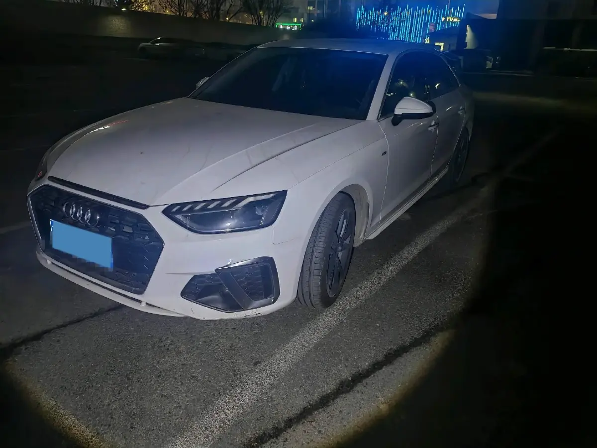 2022 Audi A4L 2.0T 190HP L4 7DCT