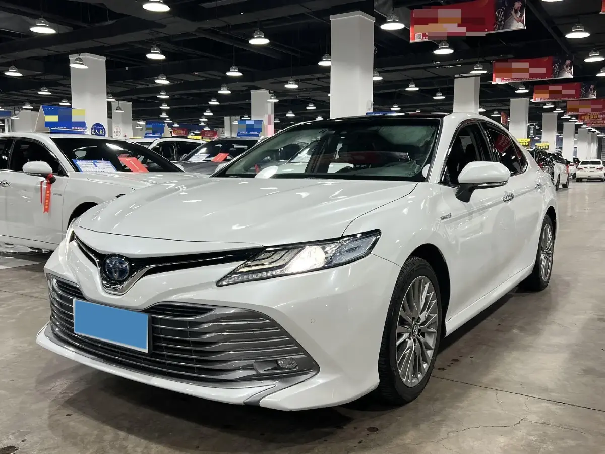 2019 Toyota Camry 2.5L 178HP L4 E-CVT Hybrid
