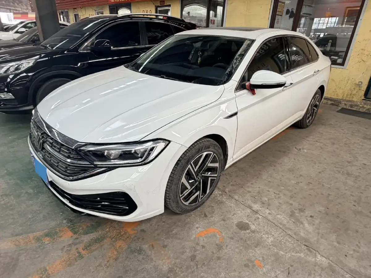 2023 Volkswagen Sagitar 1.5T 160HP L4 7DCT