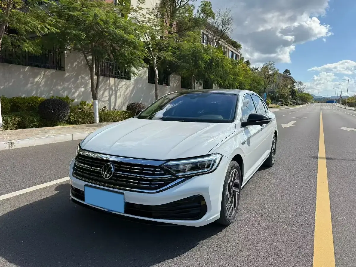 2023 Volkswagen Sagitar 1.2T 116HP L4 7DCT