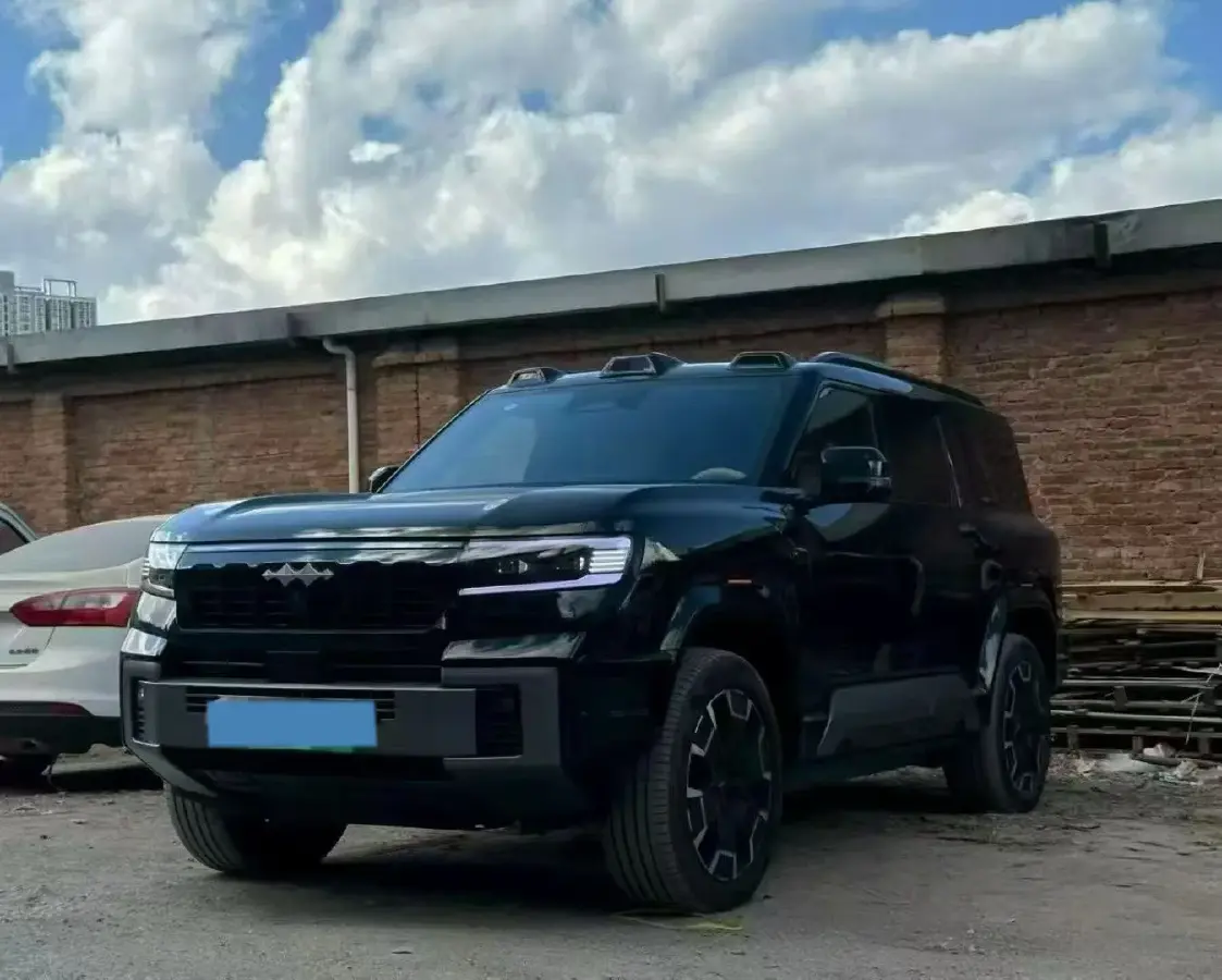 2025 FangChengBao Bao 8 2.0T 245HP L4 E-CVT PHEV 36.8KWH