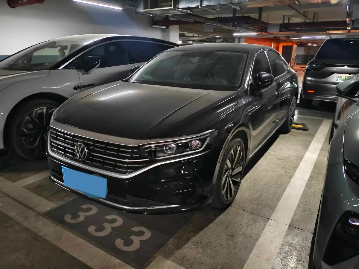 2023 Volkswagen Passat 2.0T 186HP L4 7DCT