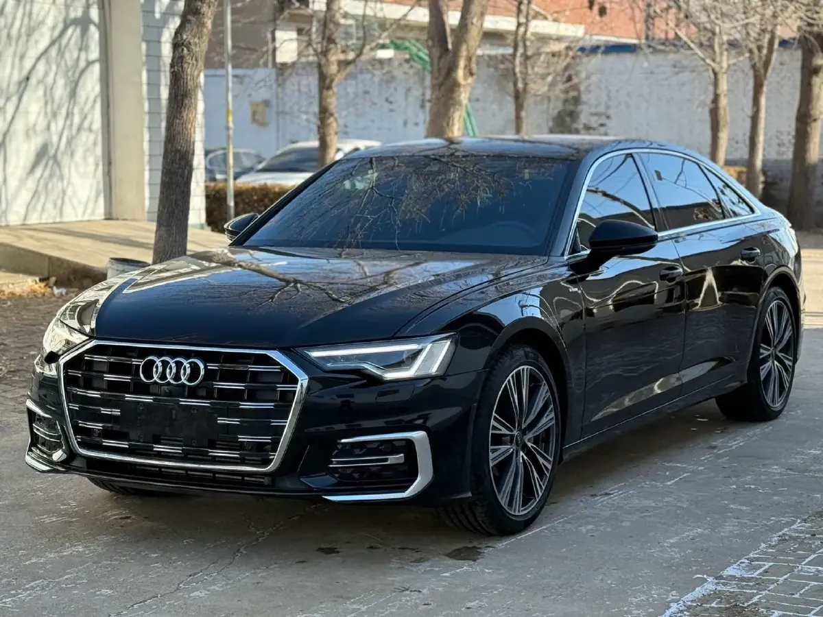 2025 Audi A6L 2.0T 245HP L4 7DCT