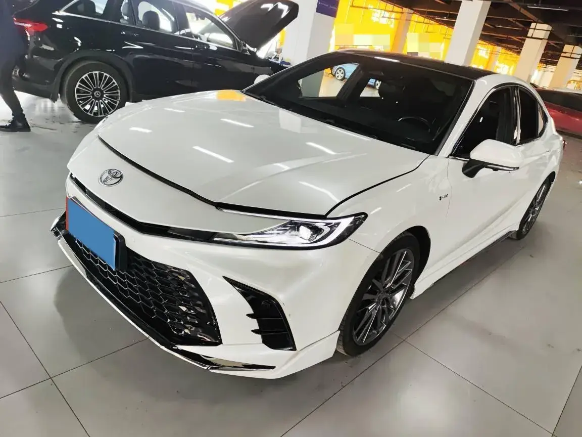 2024 Toyota Camry 2.0L 152HP L4 E-CVT Hybrid