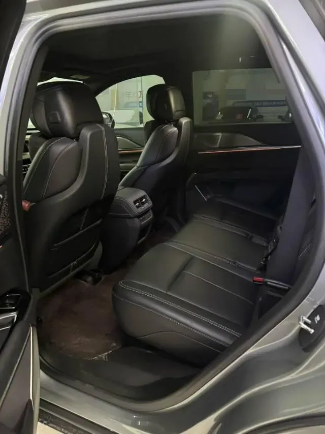 2025 Cadillac XT5 2.0T 237HP L4 9AT,autocango,china used car exporter,china ev exporter,chinese used car exporter,chinese used ev exporter