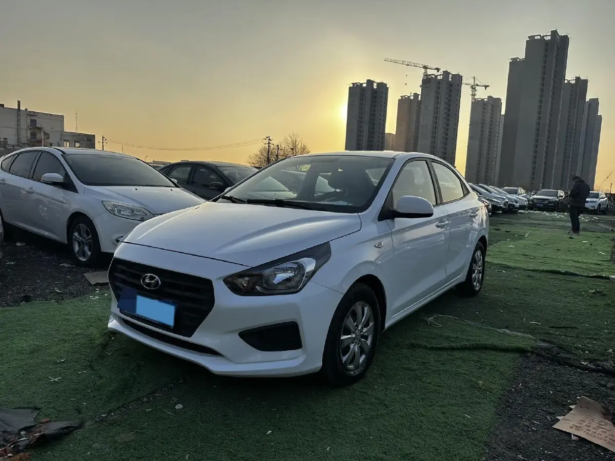 2017 Hyundai Reina 1.4L 95HP L4 5MT