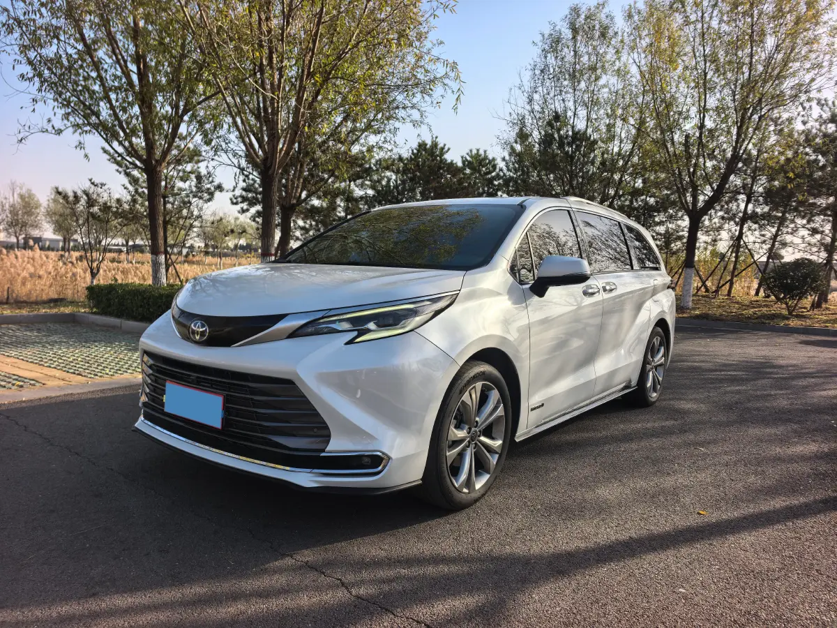 2023 Toyota Sienna 2.5L 189HP L4 E-CVT Hybrid