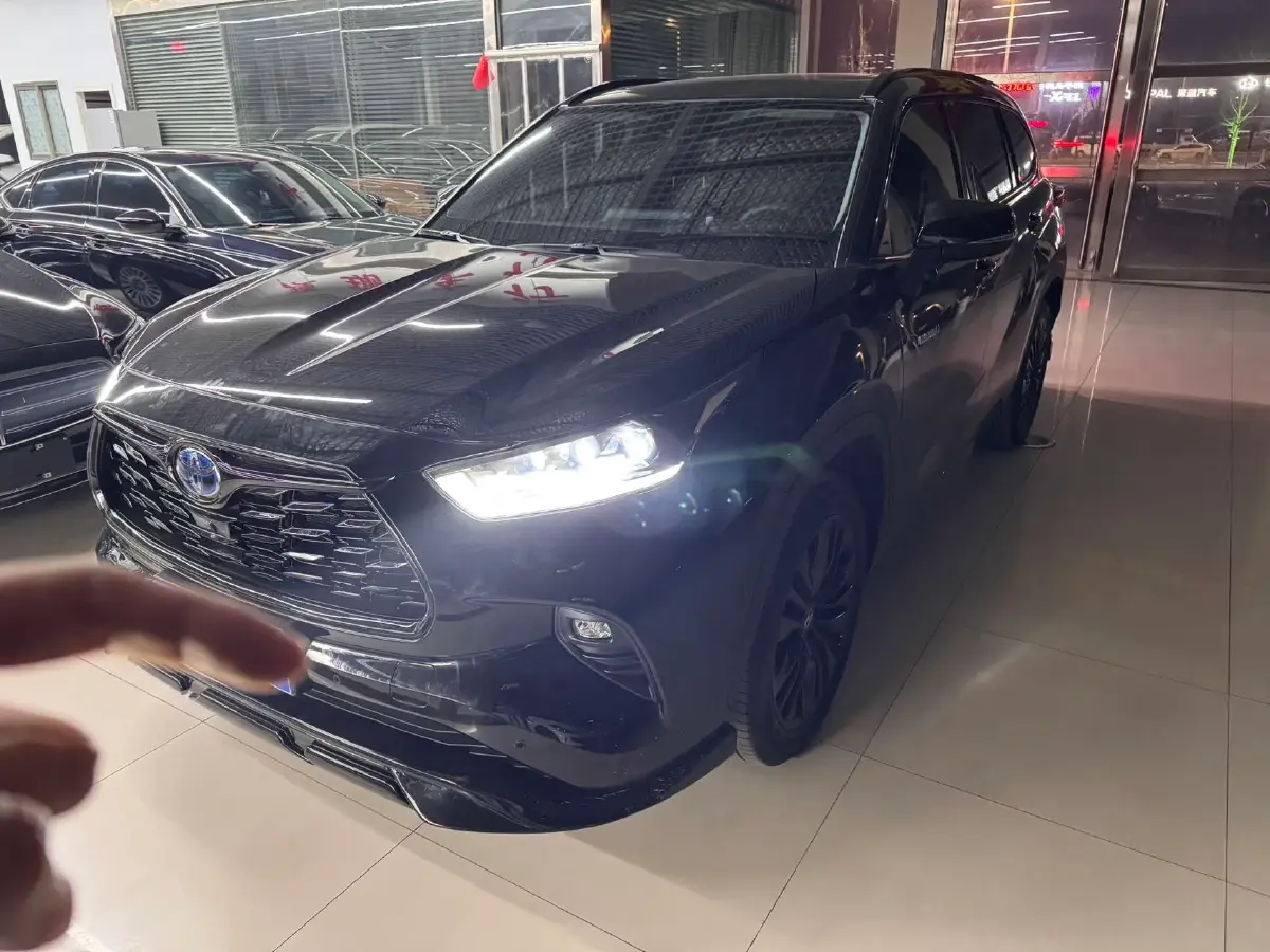 2023 Toyota Highlander 2.5L 189HP L4 E-CVT Hybrid