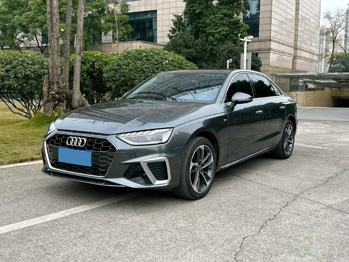 2025 Audi A4L 2.0T 190HP L4 7DCT