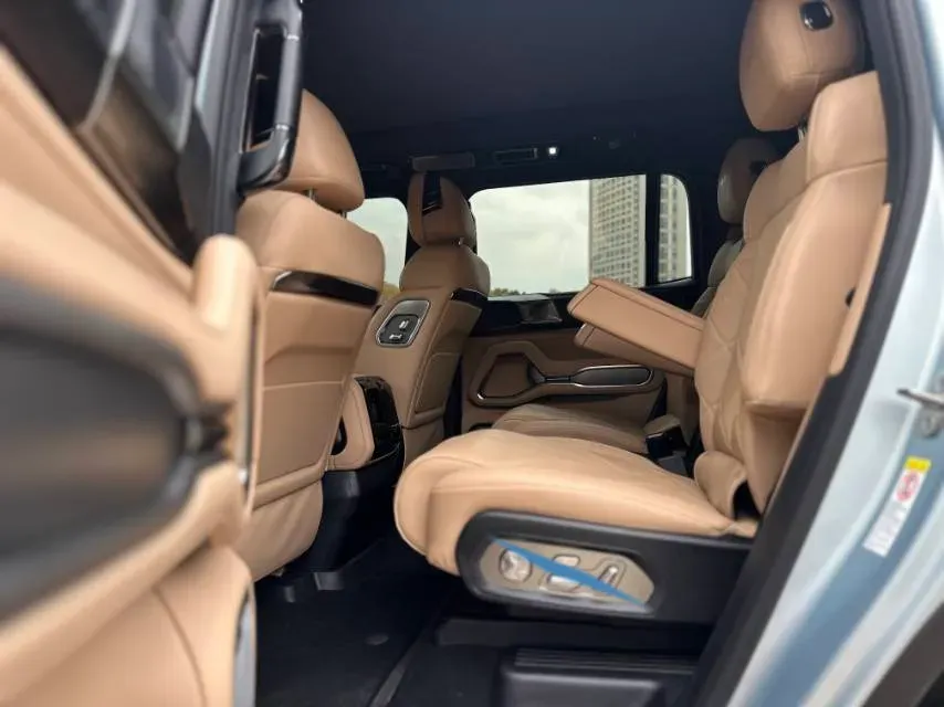 2025 FangChengBao Bao 8 2.0T 245HP L4 E-CVT PHEV 36.8KWH,autocango,china used car exporter,china ev exporter,chinese used car exporter,chinese used ev exporter