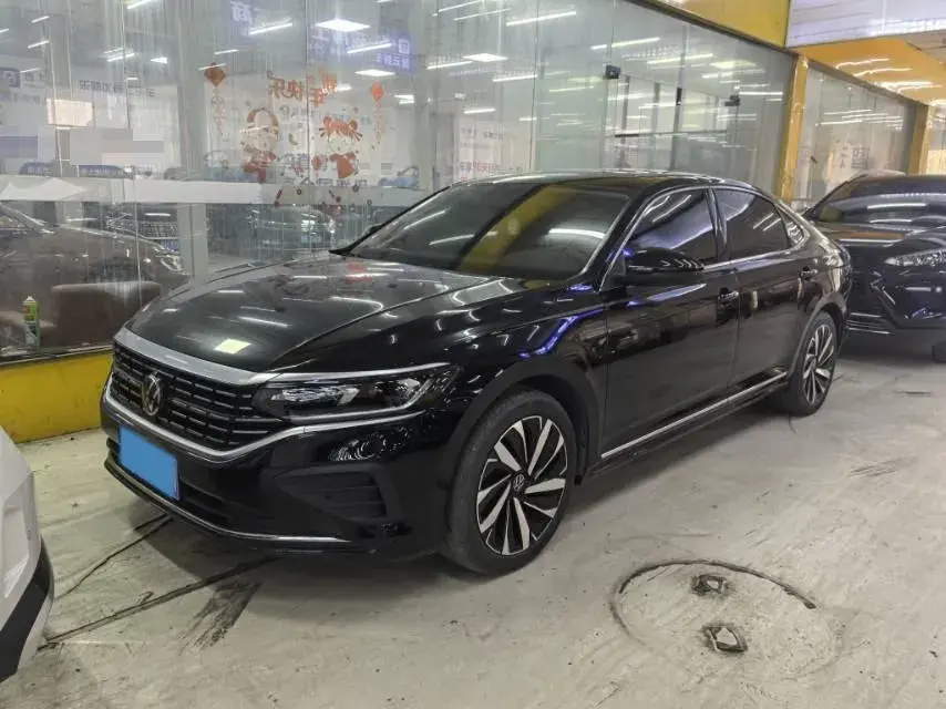 2024 Volkswagen Passat 2.0T 220HP L4 7DCT