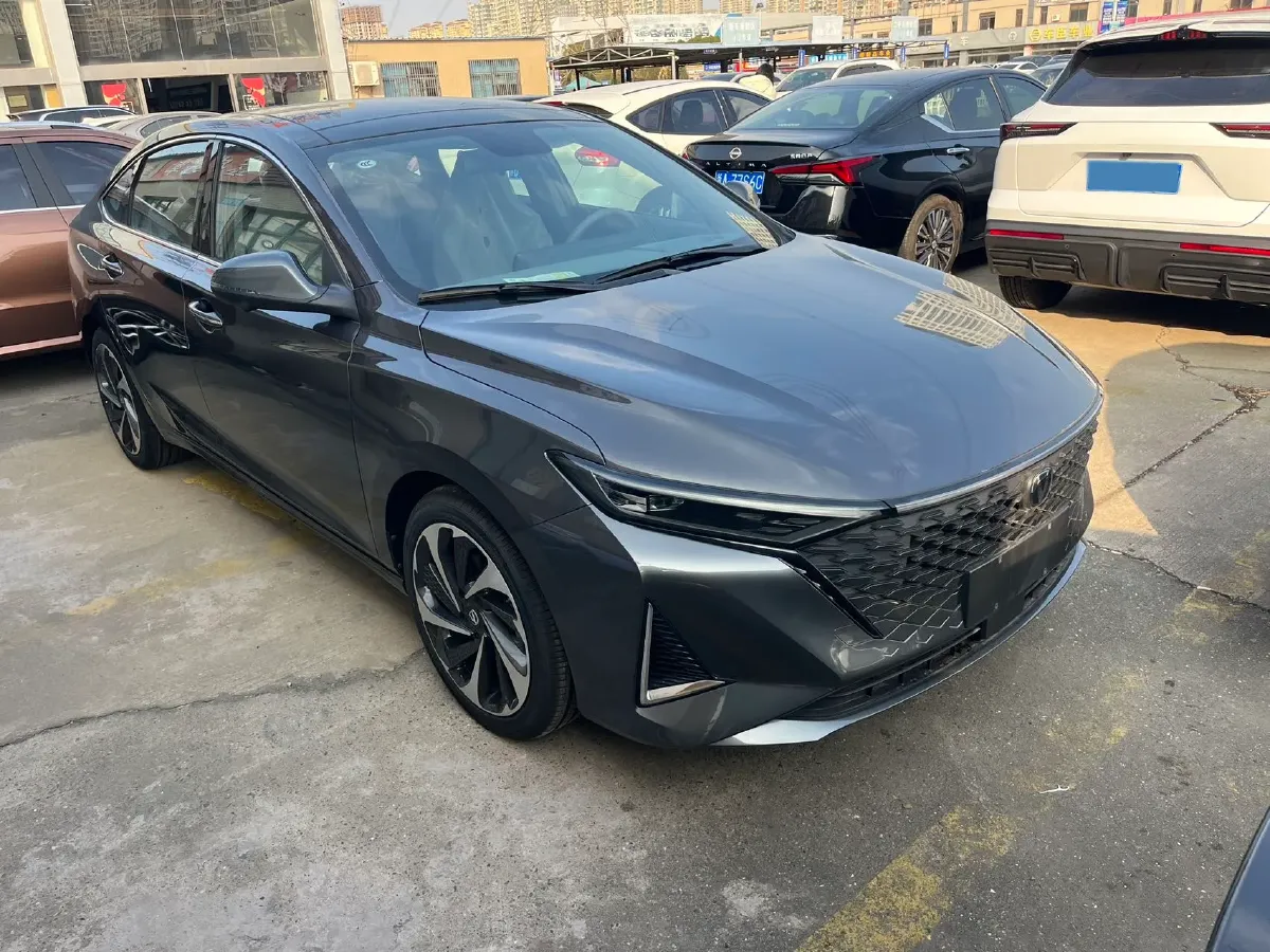 2023 ChangAn Raeton Plus 1.5T 188HP L4 7DCT,autocango,china used car exporter,china ev exporter,chinese used car exporter,chinese used ev exporter