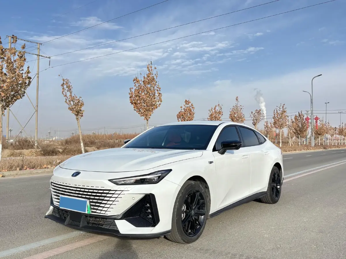 2023 ChangAn UNI-V iDD 1.5T 170HP L4 6TCT PHEV 18.4KWH